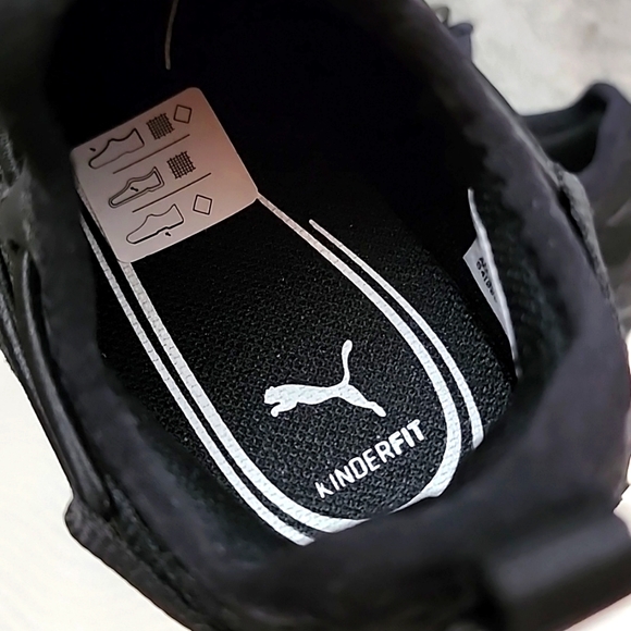 Boys Puma slip on sneakers in black.Size 10. New no tags. - Picture 6 of 9